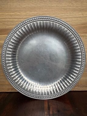 Wilton Armetale 13 1/2” Round Tray